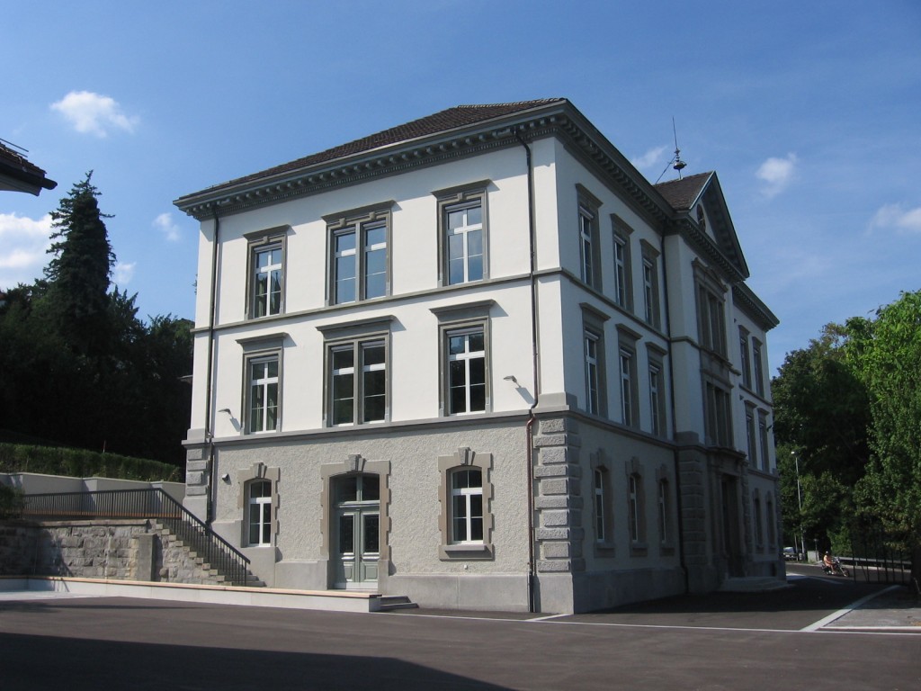 Aussen_Schulhaus_2